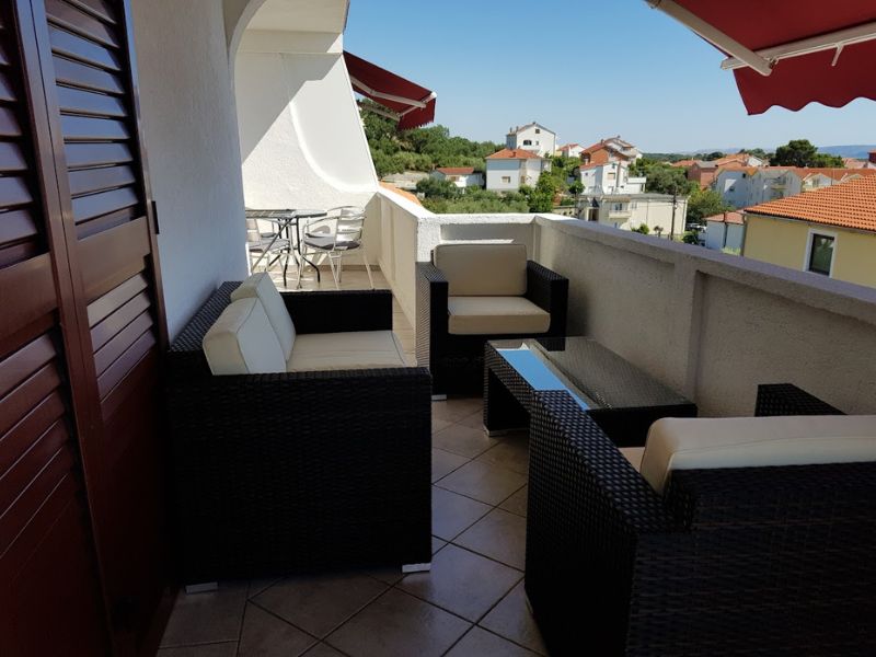 1 kat 2 spavaće sobe, kupaonica, kuhinja