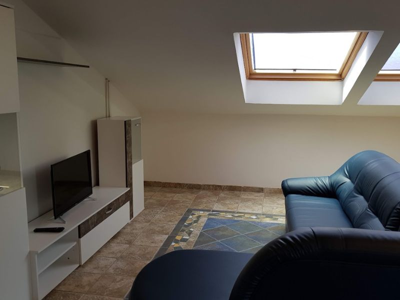 potkrovlje 2 spavaće sobe, 2 kupaonice, kuhinja sa dnevnim boravkom